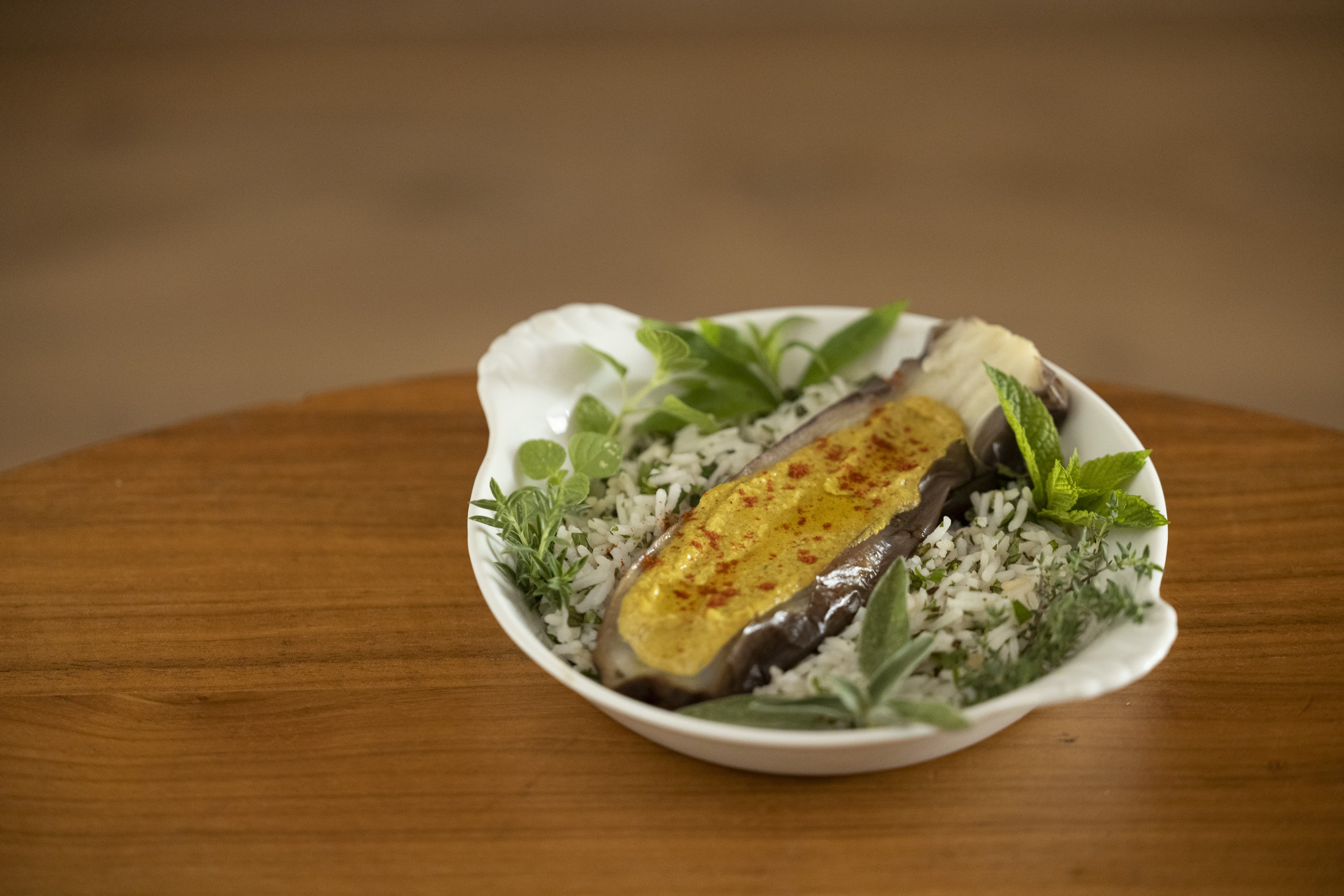 Curry de berenjenas con hierbas de la ratafía