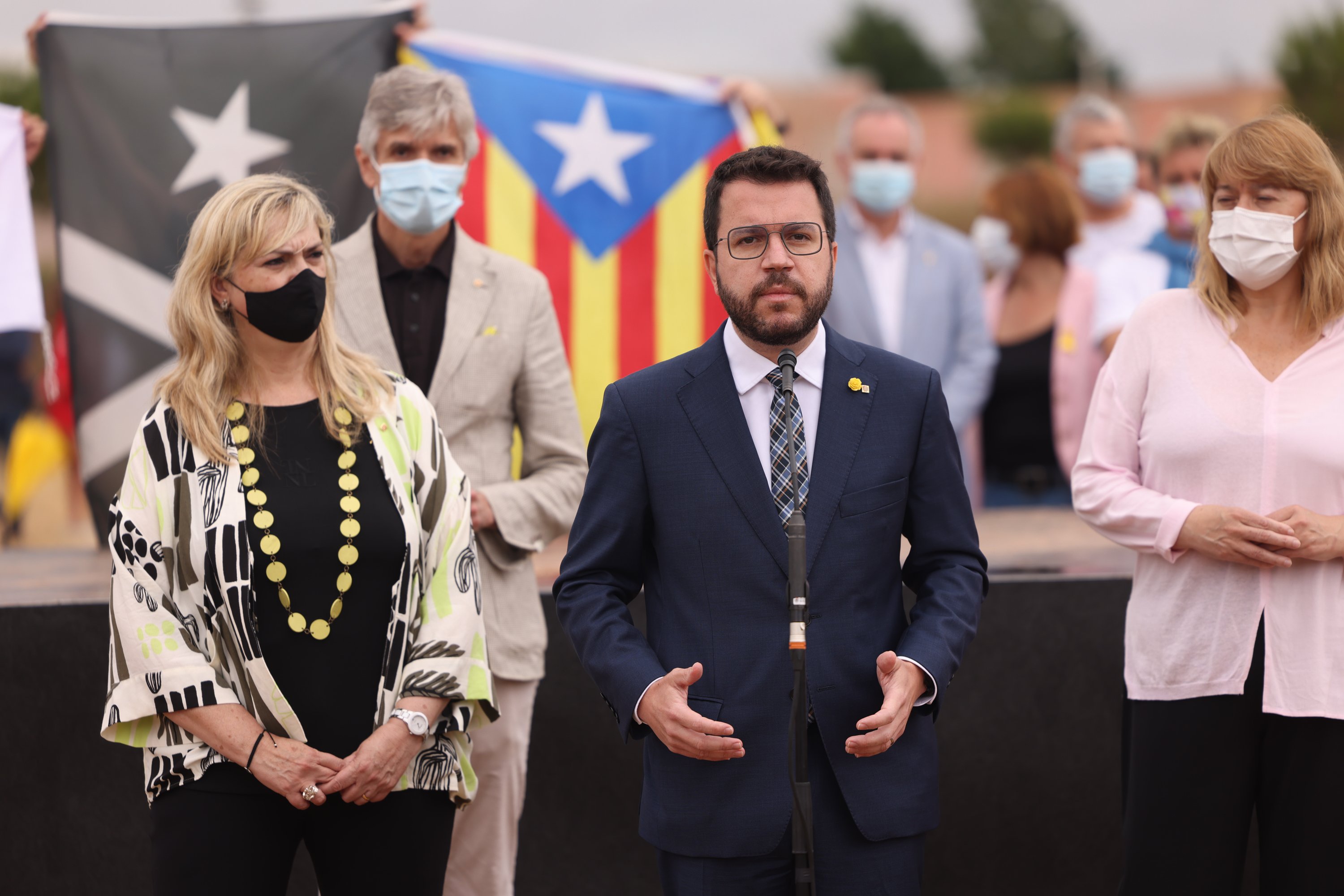 Aragonès clama en Lledoners por un nuevo referéndum y la amnistía