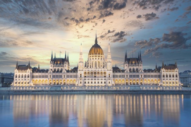 parlamento de budapest unsplash