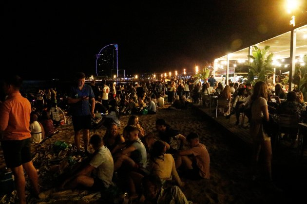 playa barcelona llena santo joan acn