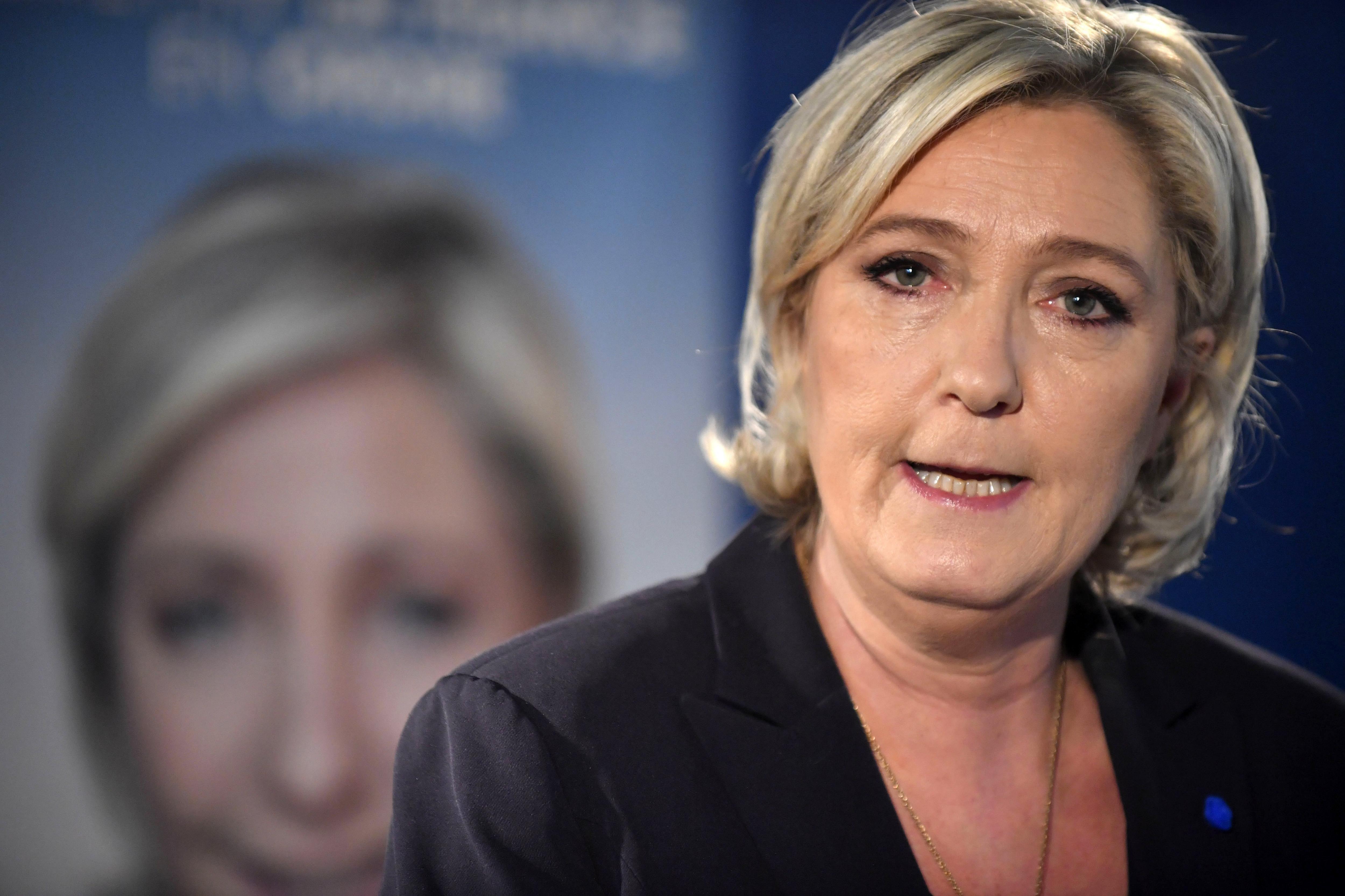 Le Pen deixa la presidència de l'FN per captar el votant d'esquerra