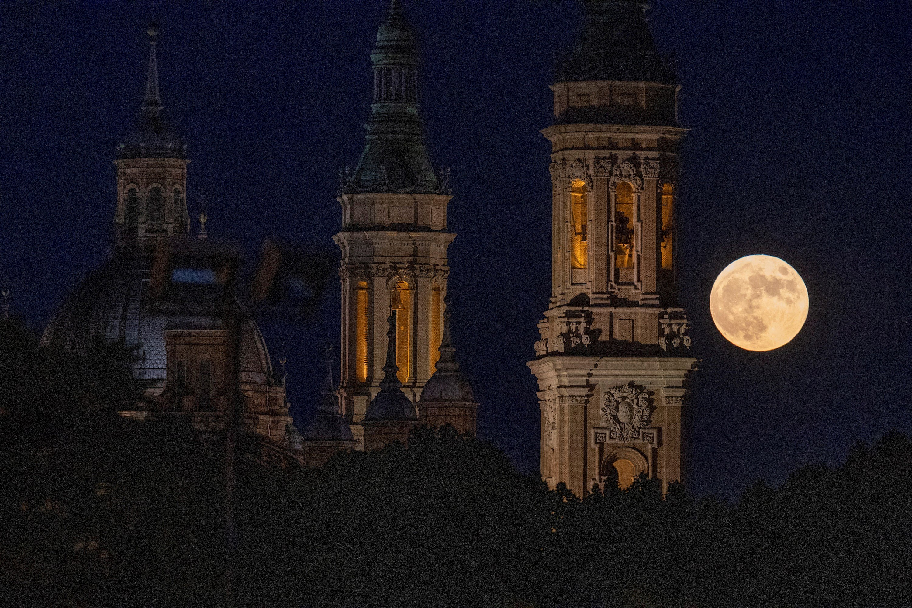 Lluna de Maduixa a Saragossa, 24 juny 2021. (Espanya)