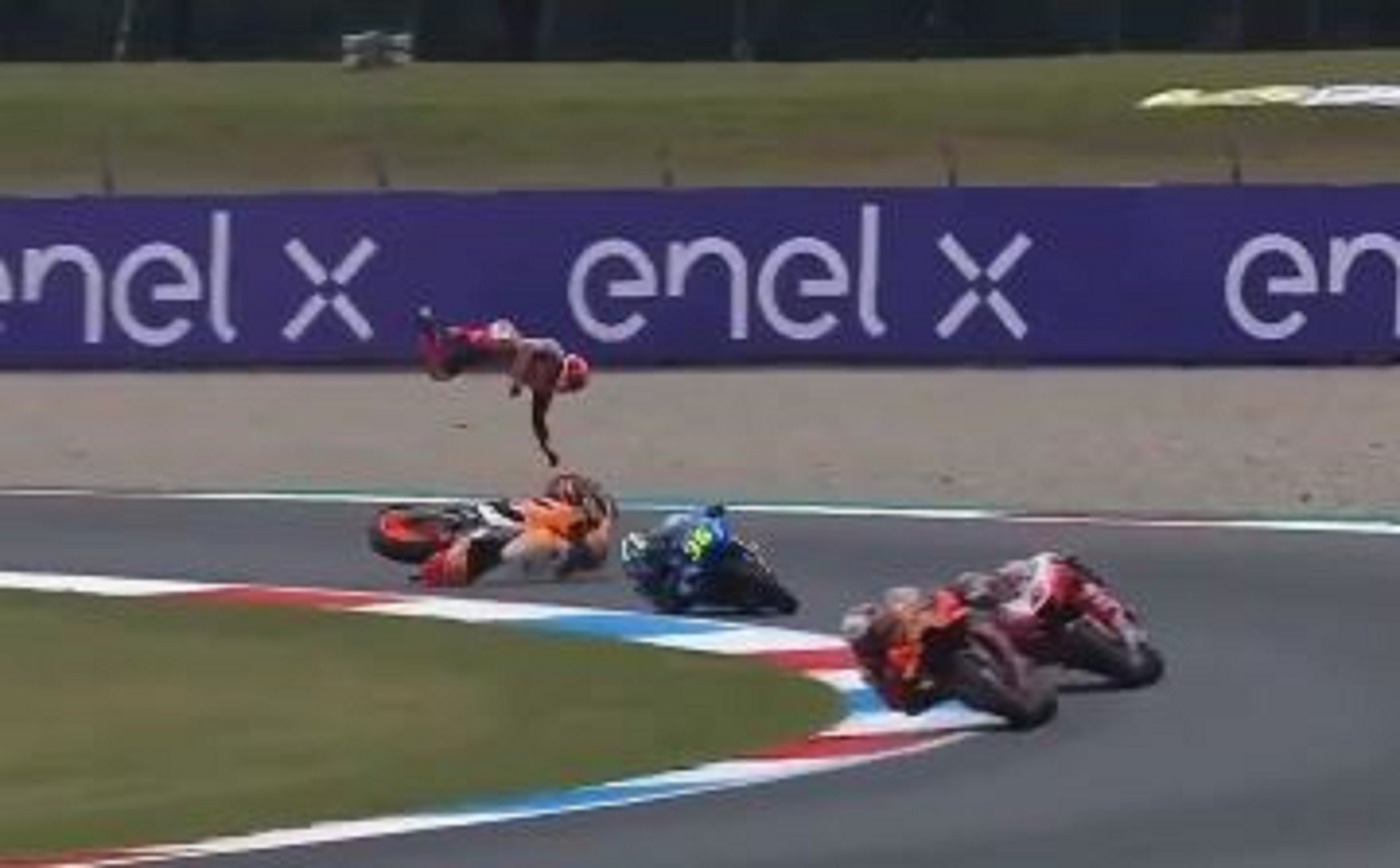 Impactante accidente de Marc Márquez en el circuito de Assen