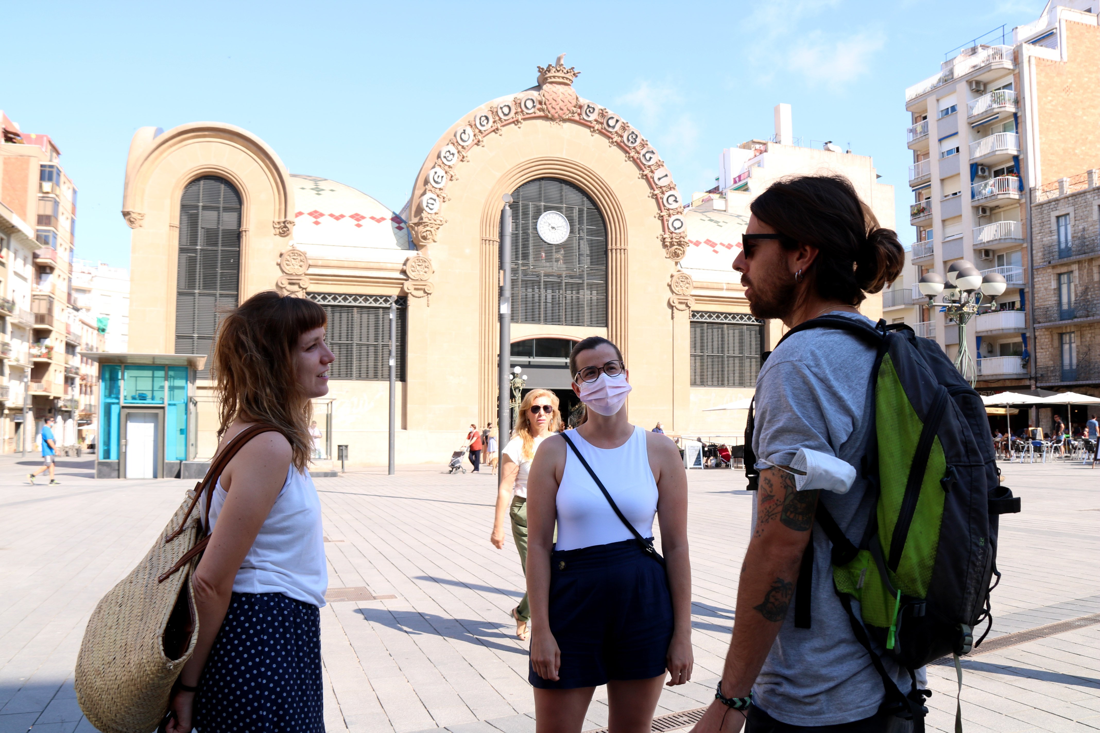 Primer día 'con-sin' mascarillas: continúan muy presentes en la calle