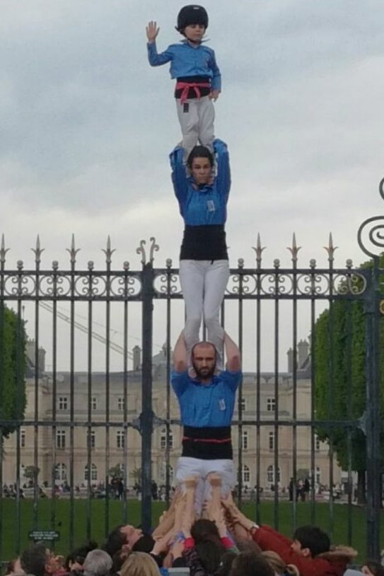 castellers paris Twitter @geperuts