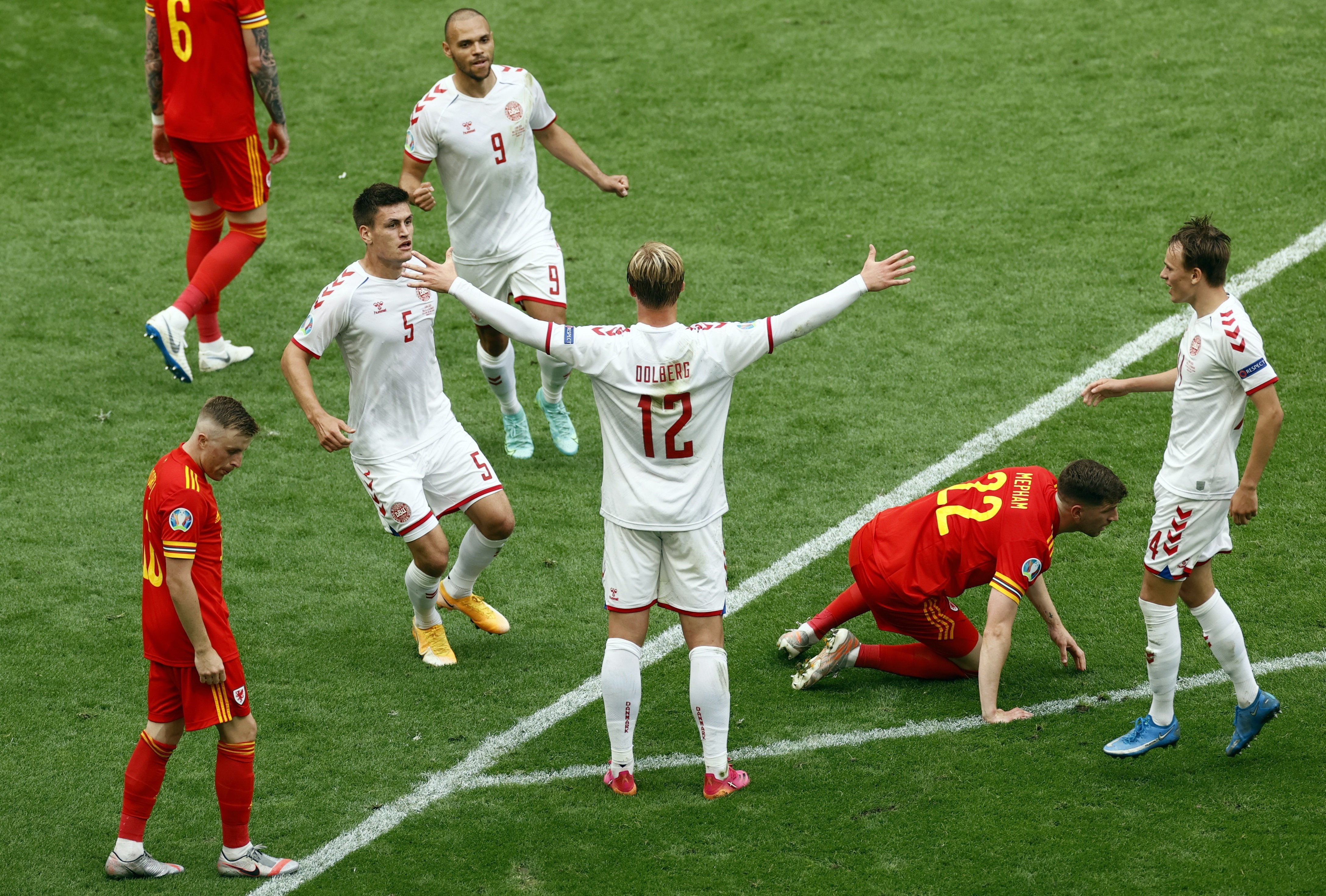 Dinamarca se luce ante Gales y ya espera rival en cuartos de la Eurocopa (0-4)