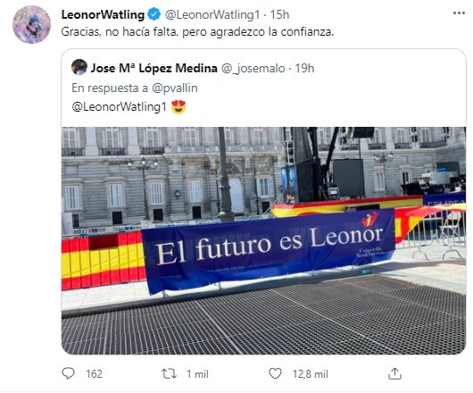 Leonor Watling pancarta Leonor acto Ayuntamiento de Madrid @leonorwatling1