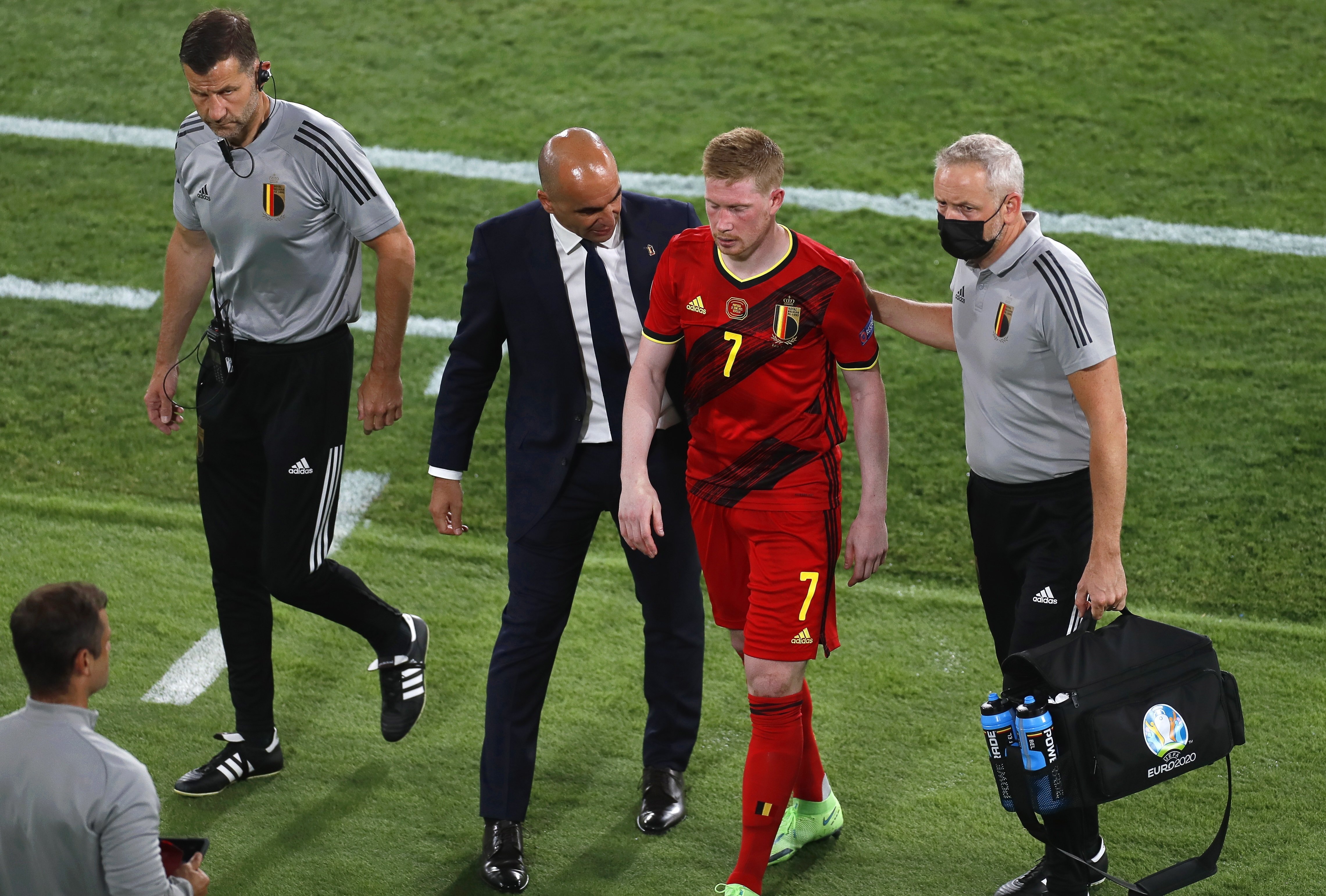 Kevin de Bruyne marchándose lesionado del Bélgica-Portugal