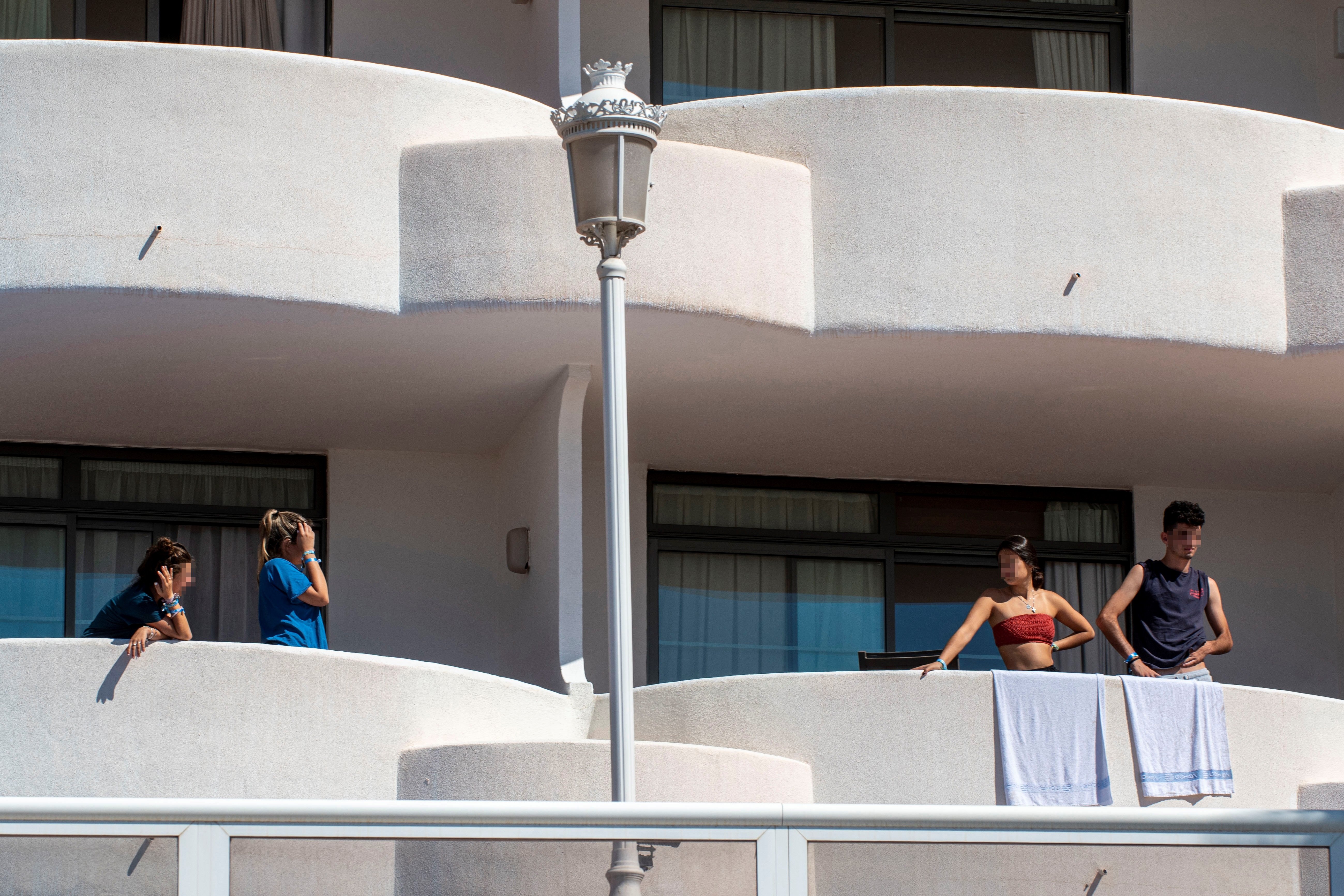 La mare d'un estudiant aïllat denuncia el Govern Balear per detenció il·legal