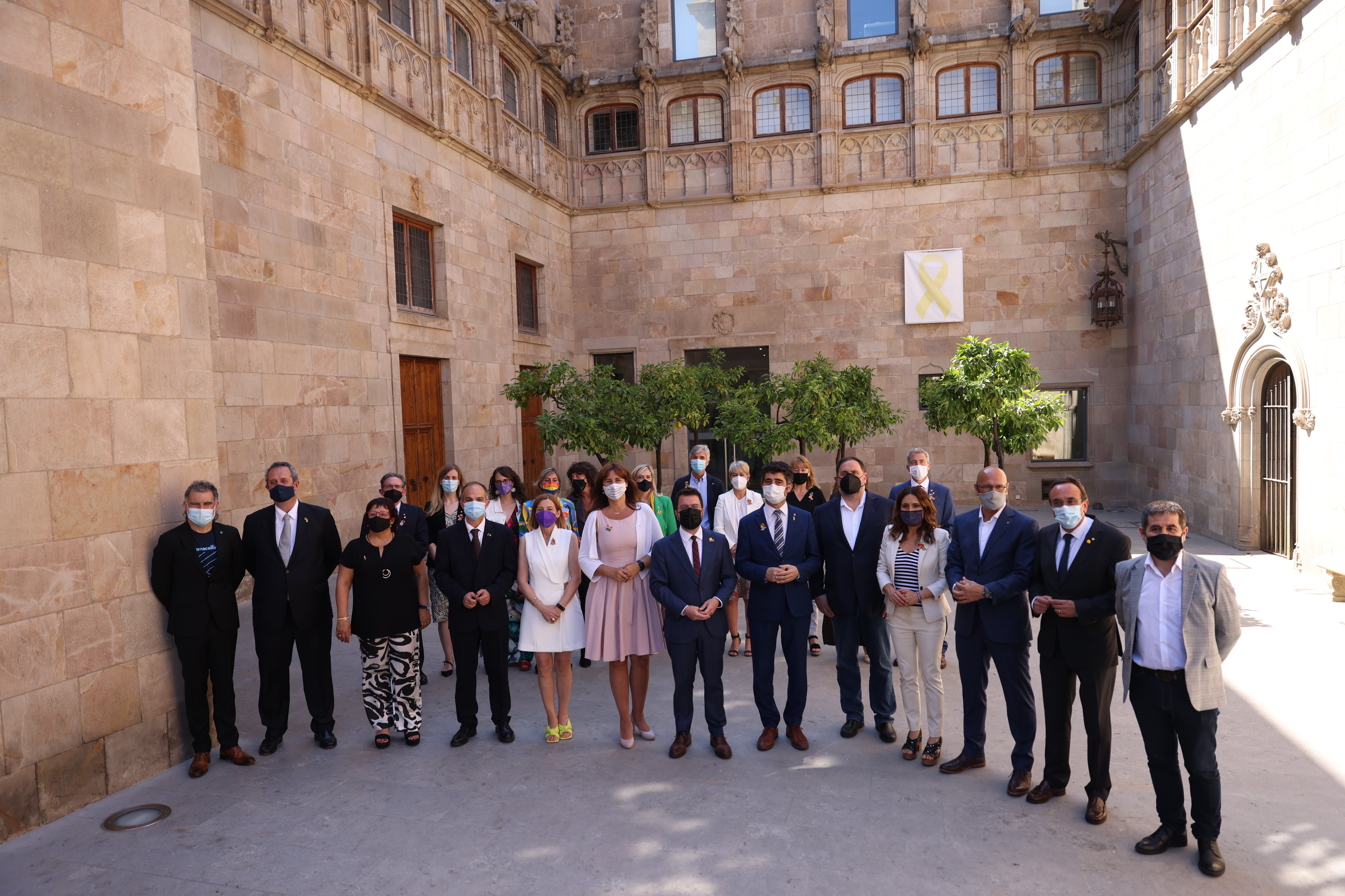 Catalan government pays homage to the political prisoners at Generalitat palace