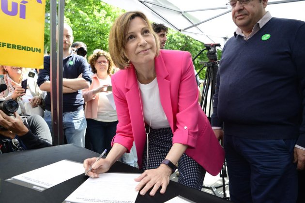 Carme Forcadell a la parada del Pacte pel Referèndum Sant Jordi 2017   Laura Gòmez