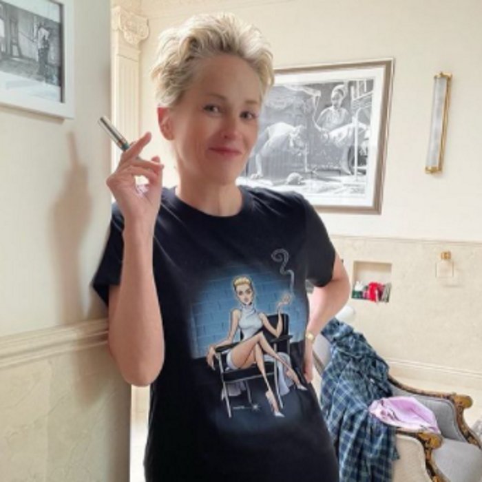 Sharon Stone camiseta Instinto Basico @sharonstone