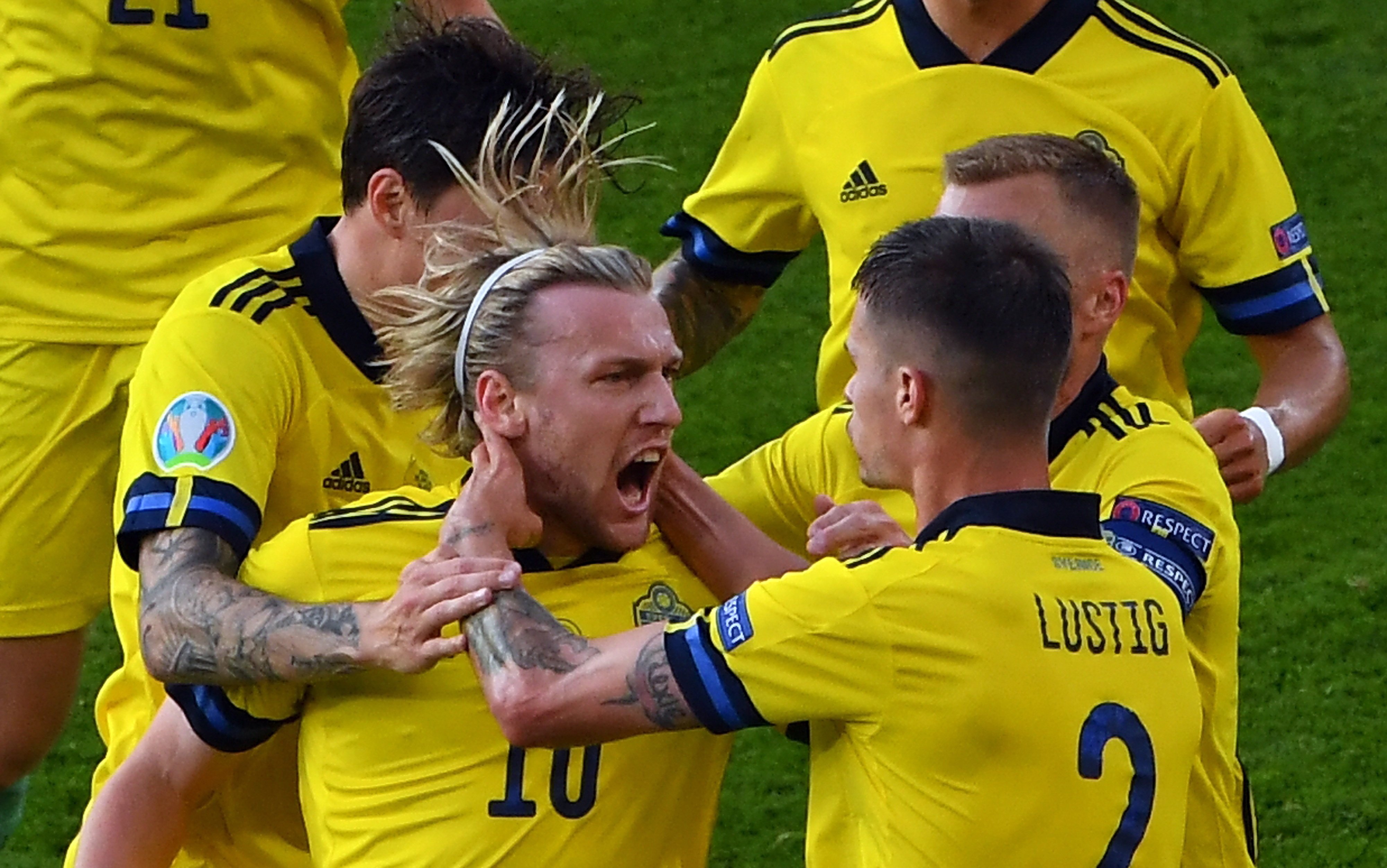 Emil Forsberg celebrant un gol contra Ucraïna