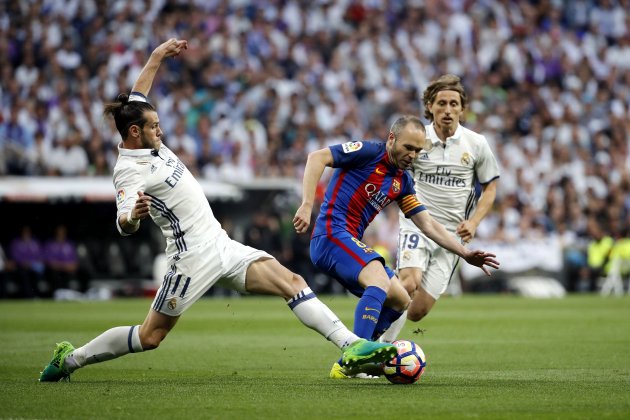 Iniesta Modric Barça Madrid Bernabeu EFE