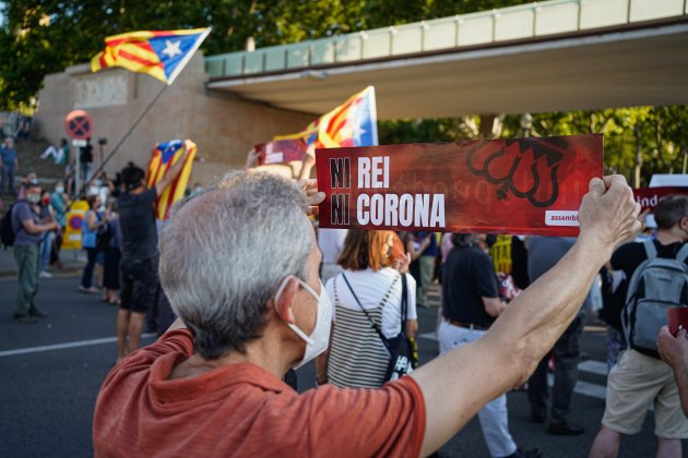 Concentración contra el rey Barcelona CaixaForum / Pau de la Calle