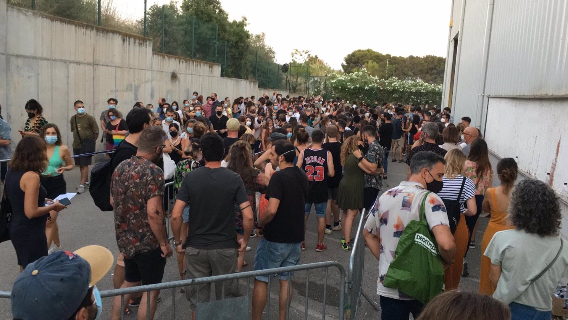 Cues de dues hores per entrar a la primera nit del Vida Festival