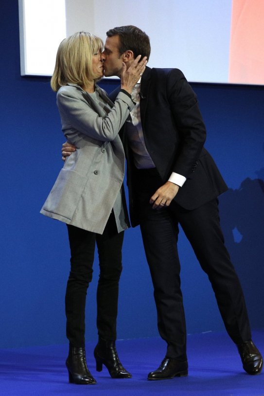 Macron i dona EFE