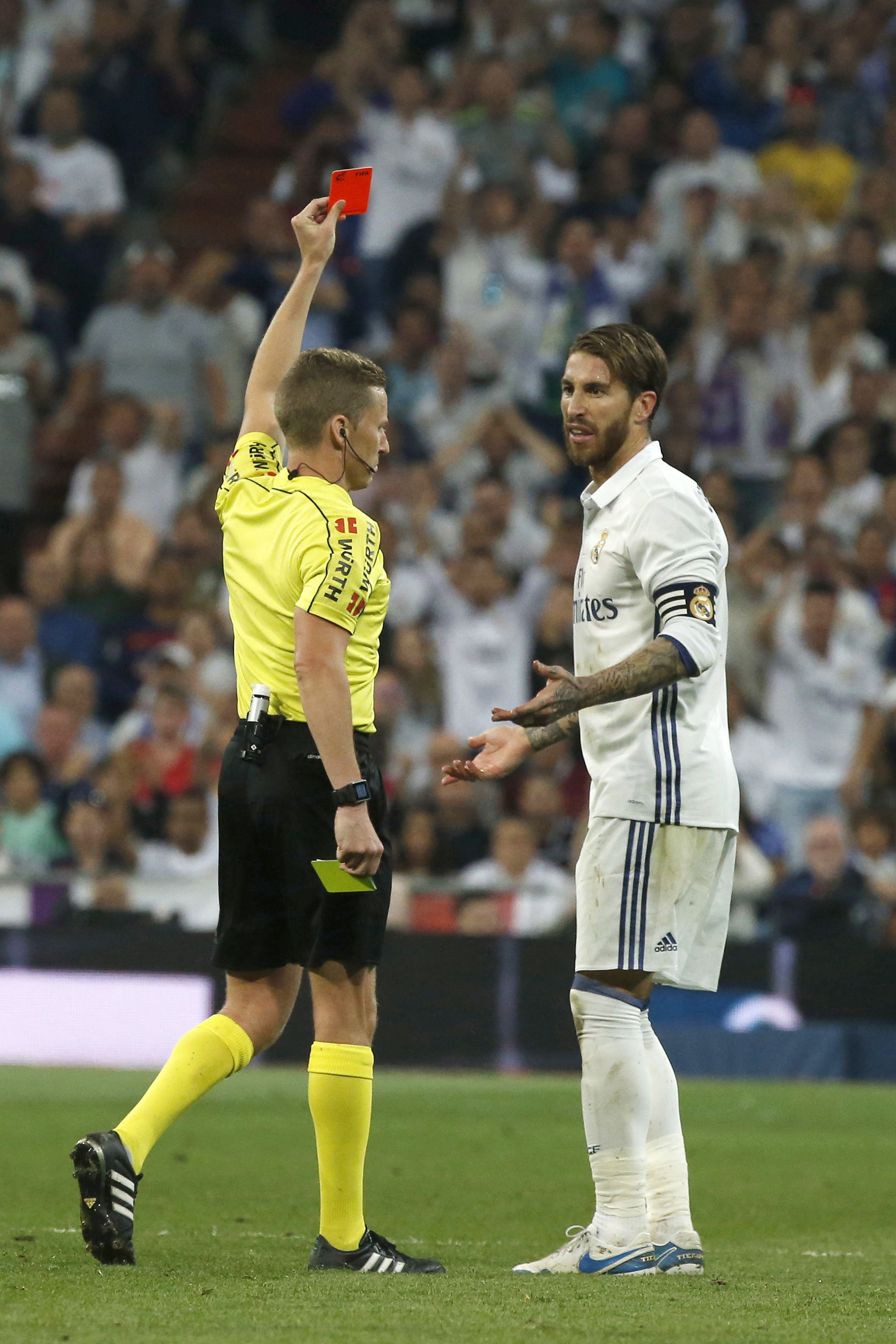 Piqué, sobre la expulsión de Ramos: "Aquí los árbitros son muy permisivos y no están acostumbrados"