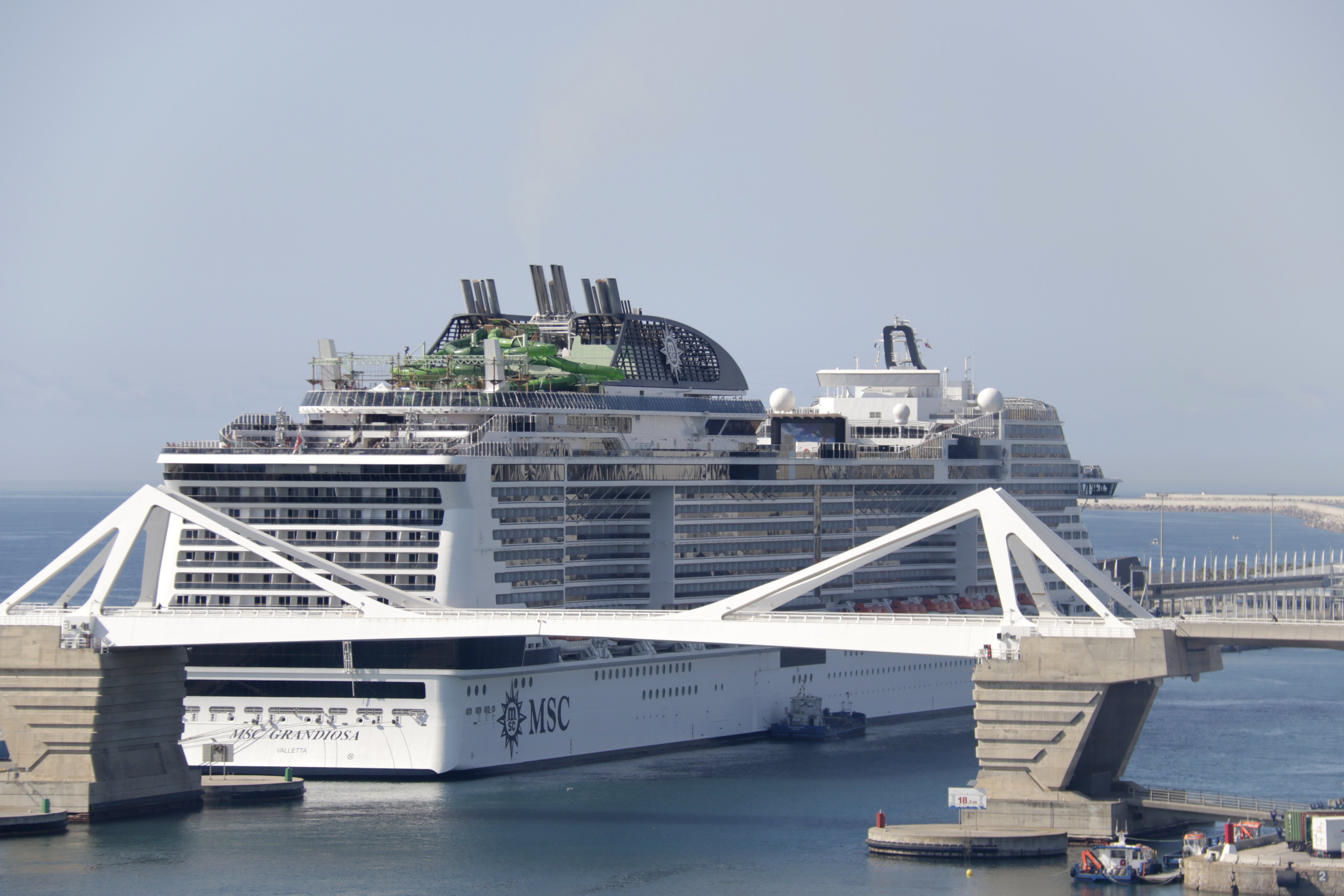 Tres positivos por Covid en el primer crucero que salió de Barcelona