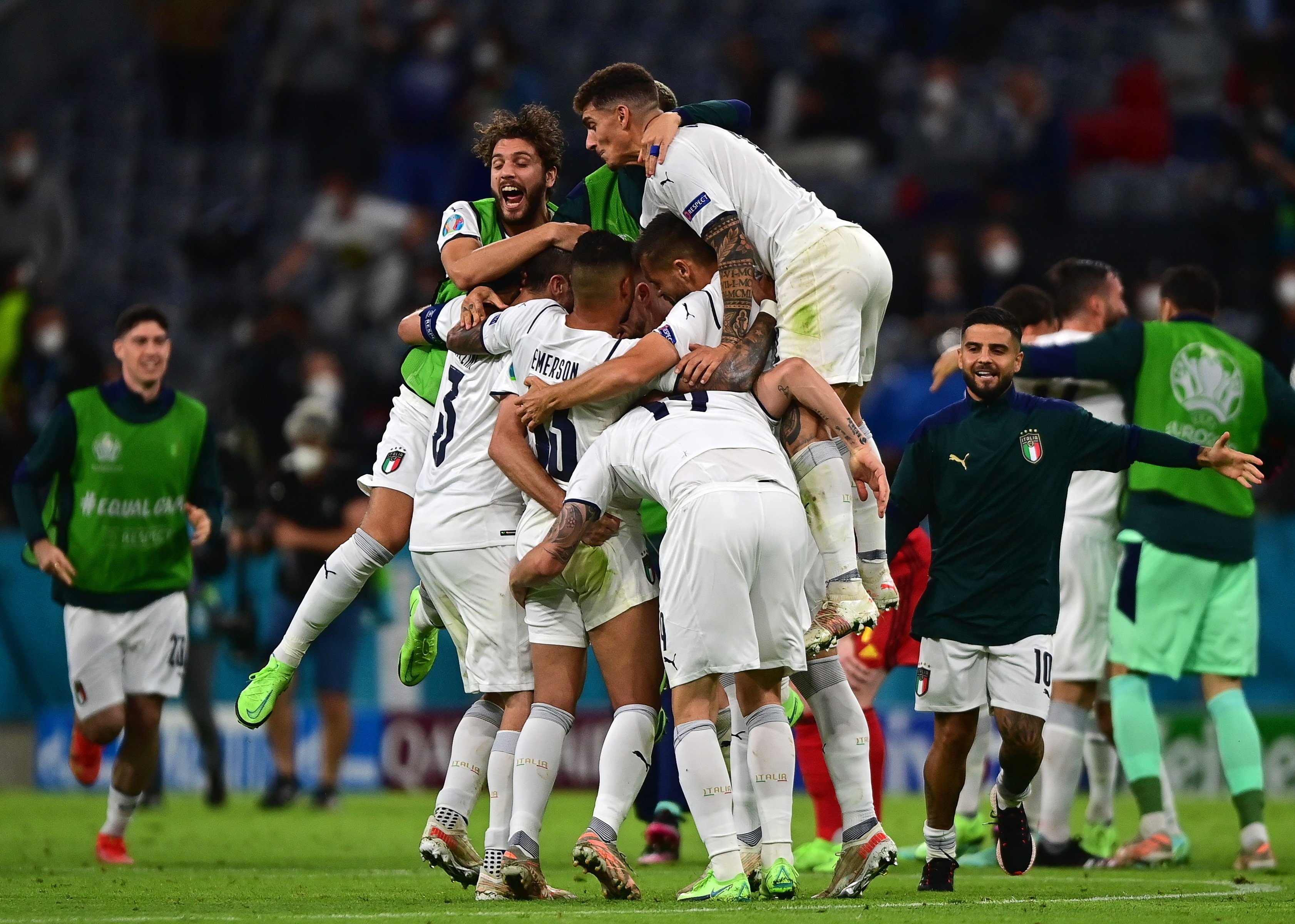 Itàlia celebra l'accés a semis