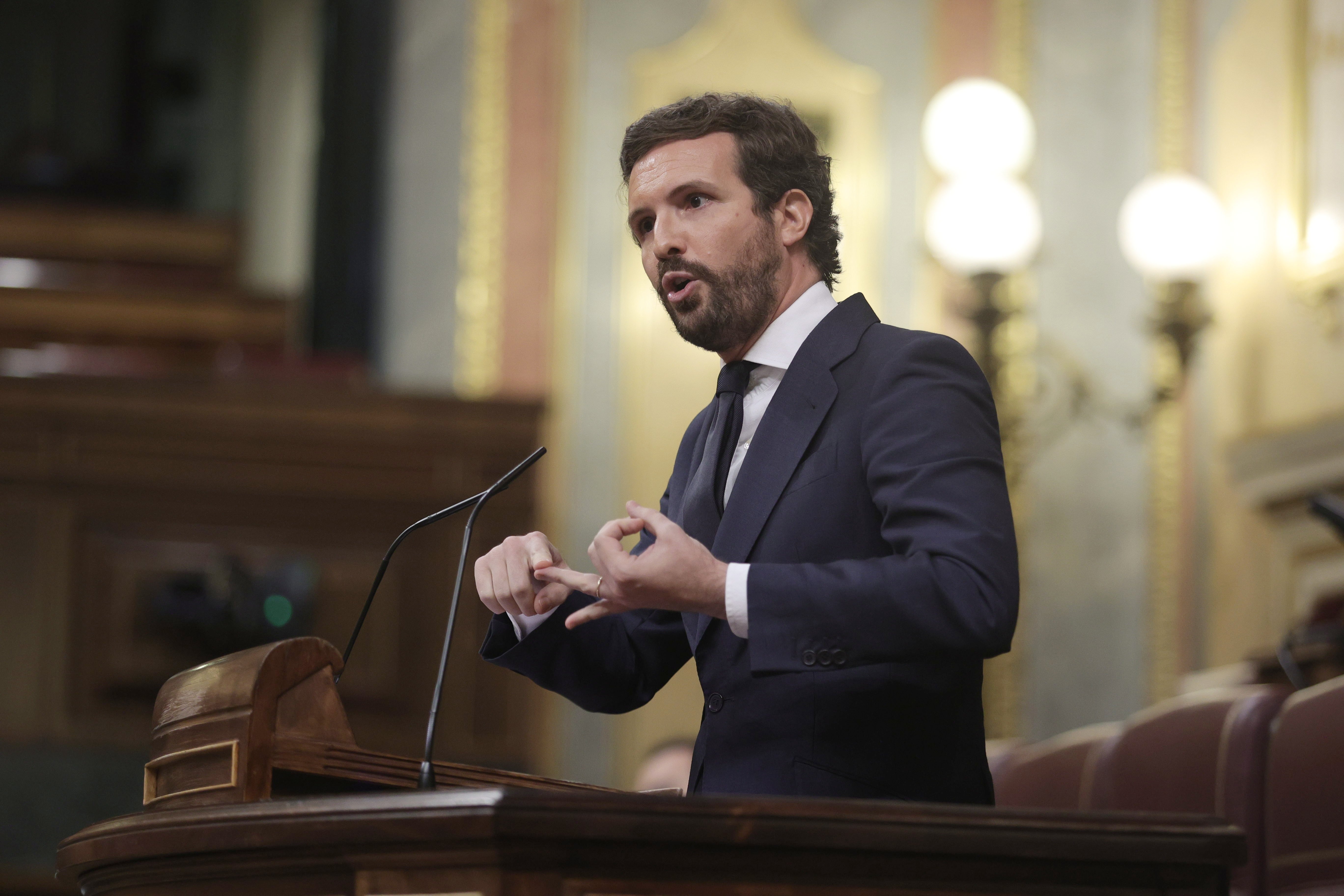 Casado promete condecorar a los policías del 1-O si llega a la Moncloa