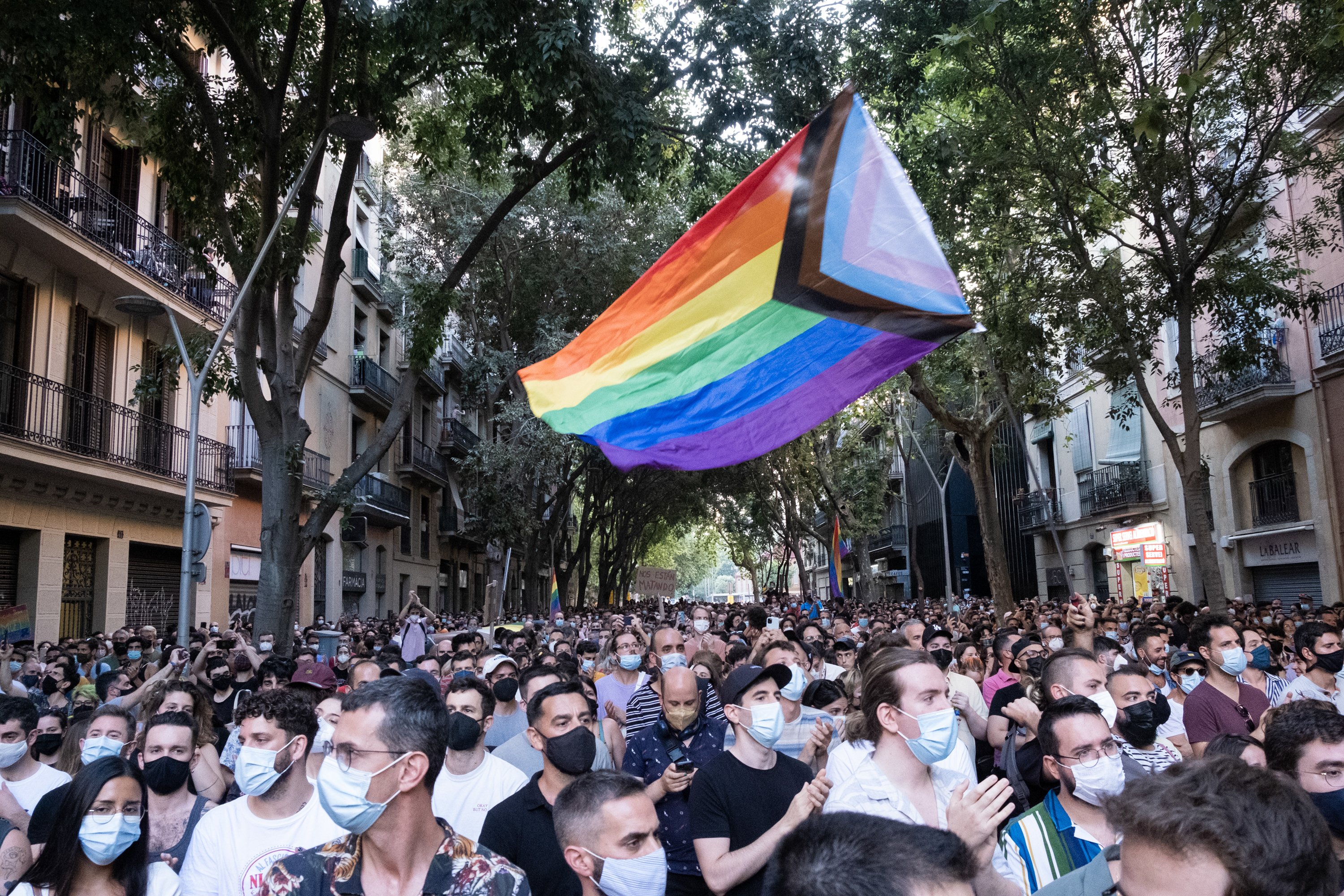 Concentracions multitudinàries arreu contra el crim homòfob de la Corunya