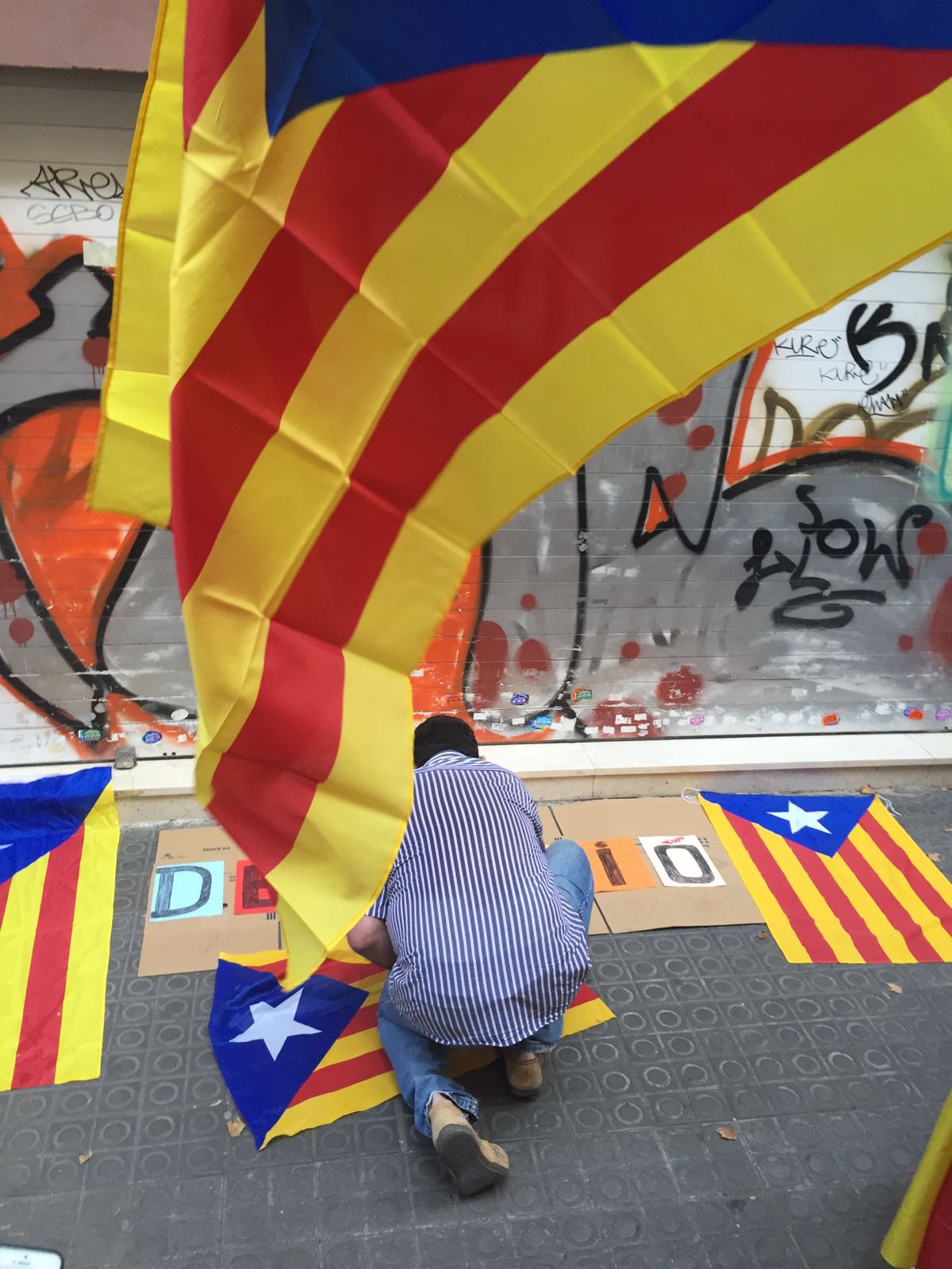 Escrache independentista ante la sede de la CUP