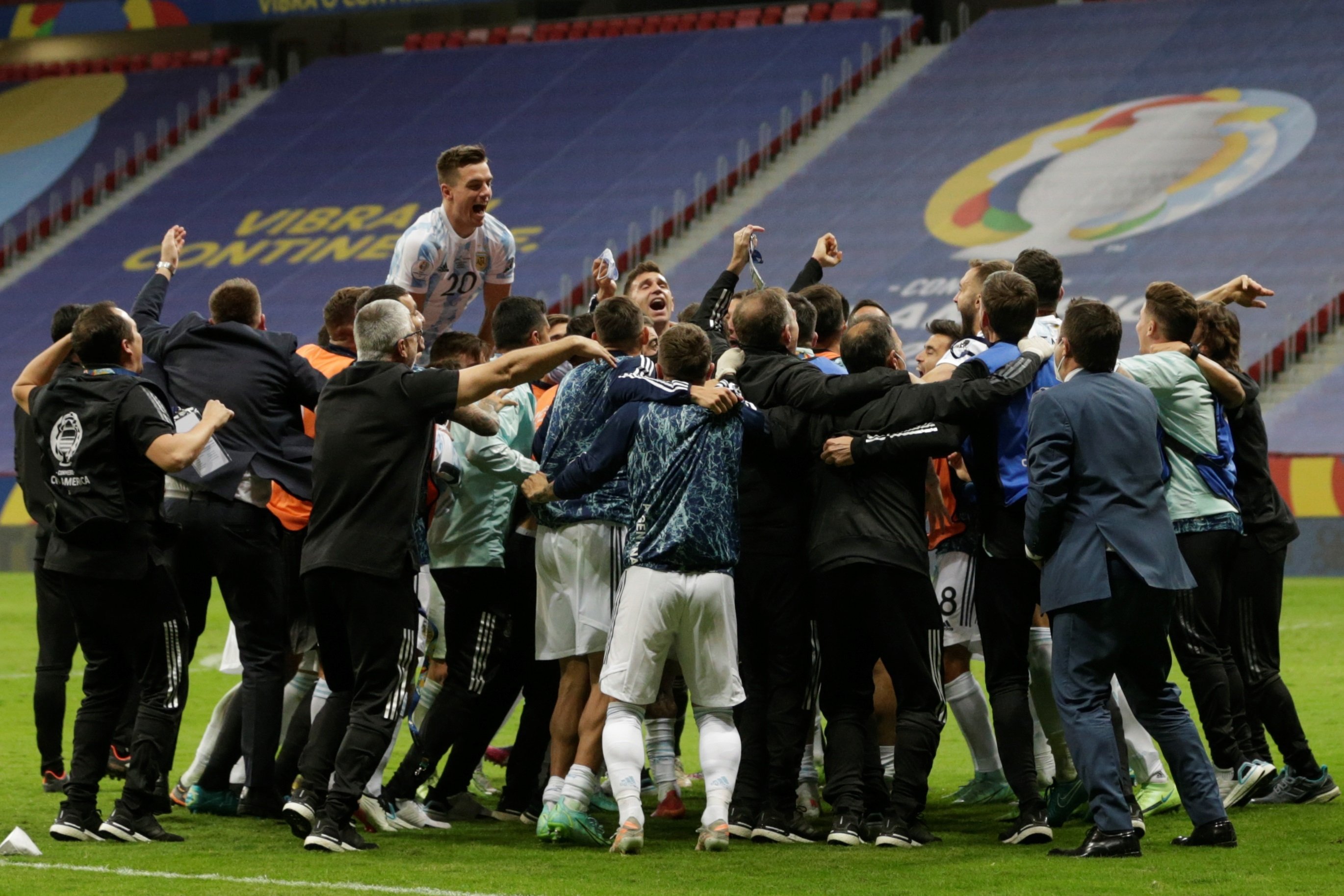 Argentina jugará la final de la Copa América con el Messi más pasional (1-1)