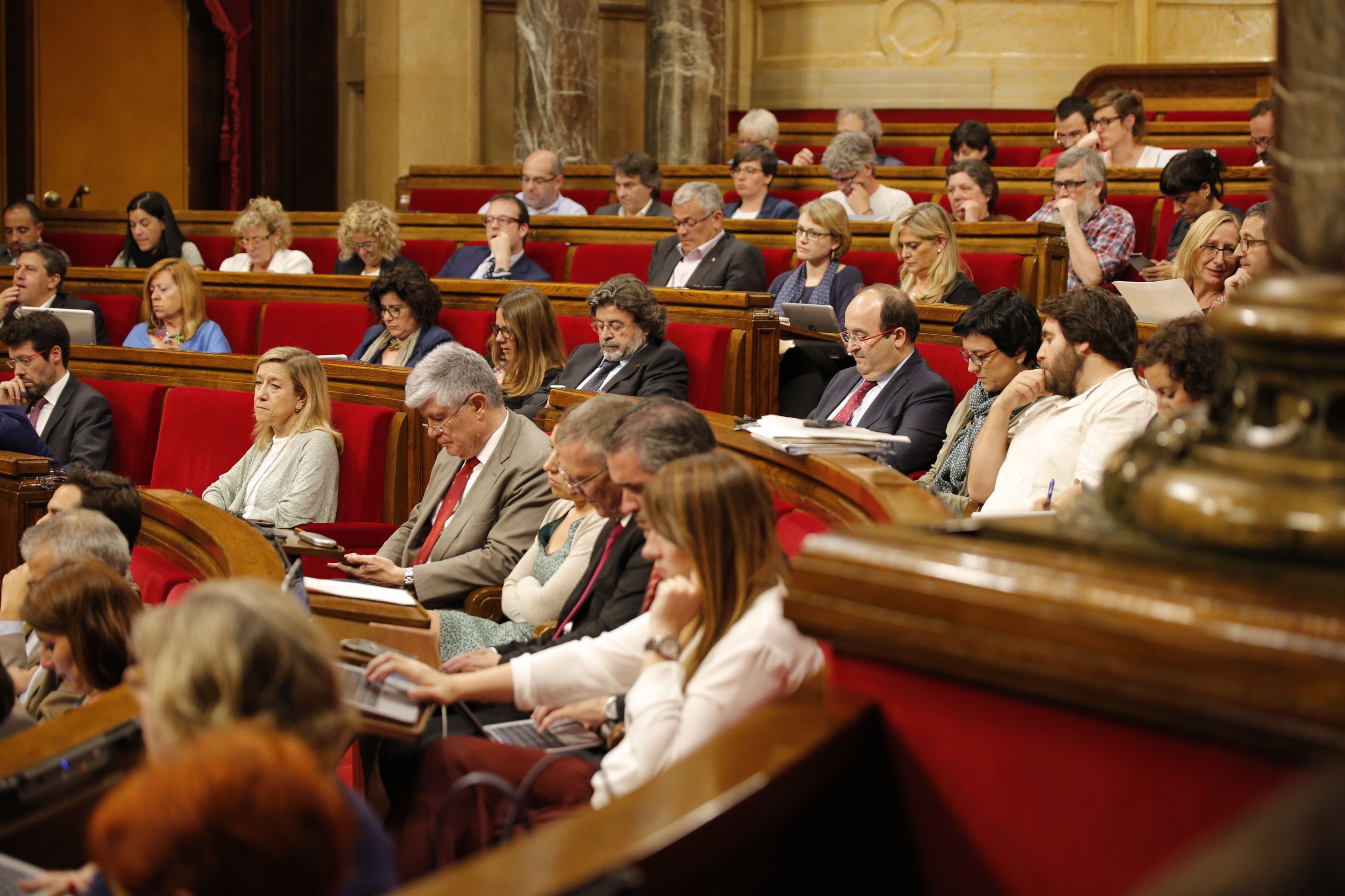 La política catalana reacciona a la qüestió de confiança del president