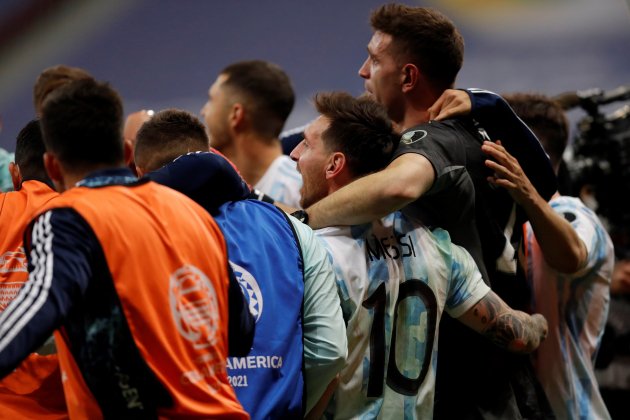 Abrazo Argentina Messi EFE
