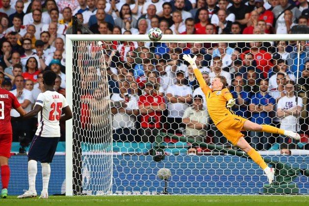 Gol falta Damsgaard Dinamarca inglaterra eurocopa efe