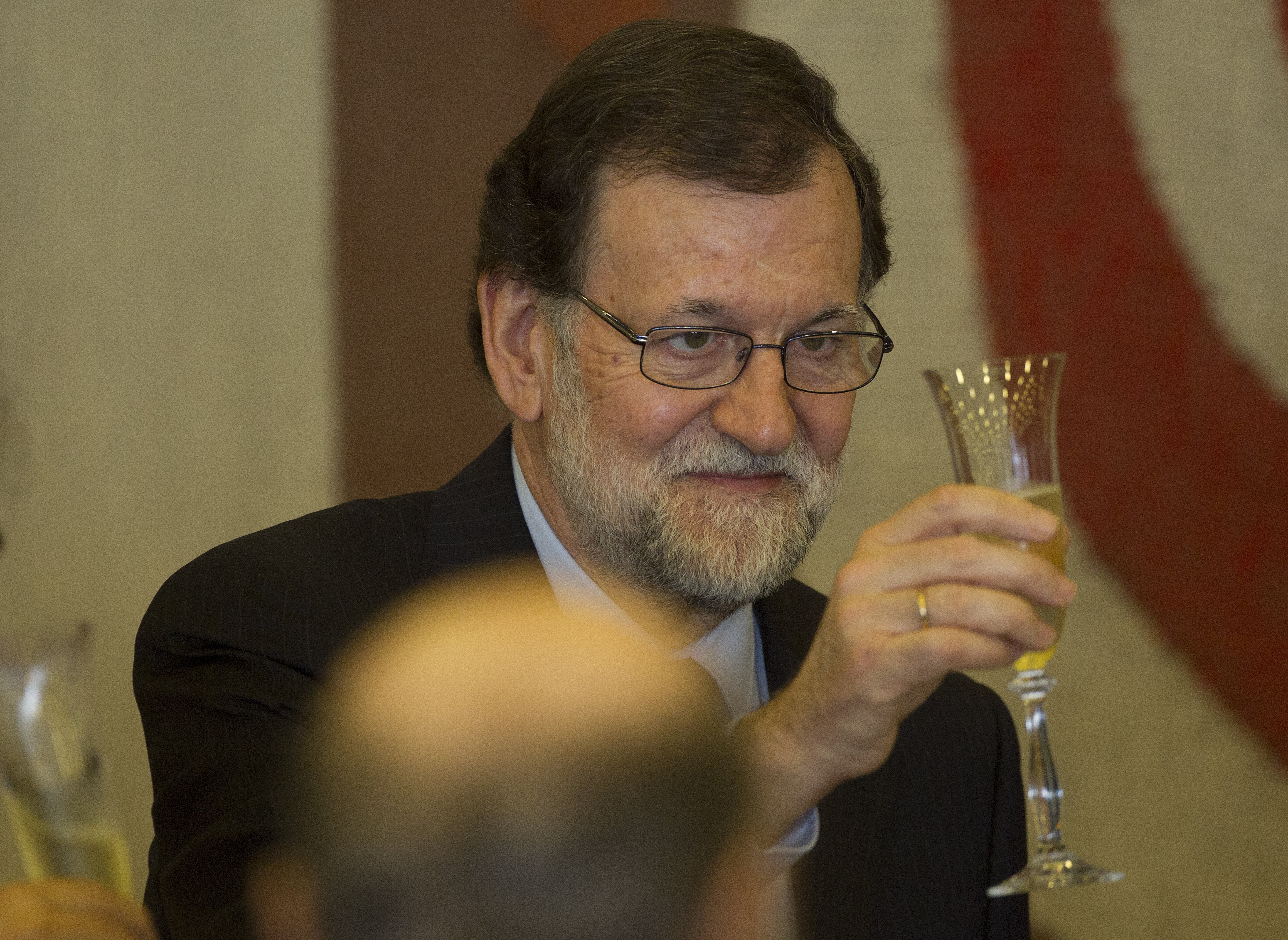 El Rei i Rajoy agraeixen a l'expresident murcià els "serveis prestats", cosa que no van fer amb Mas