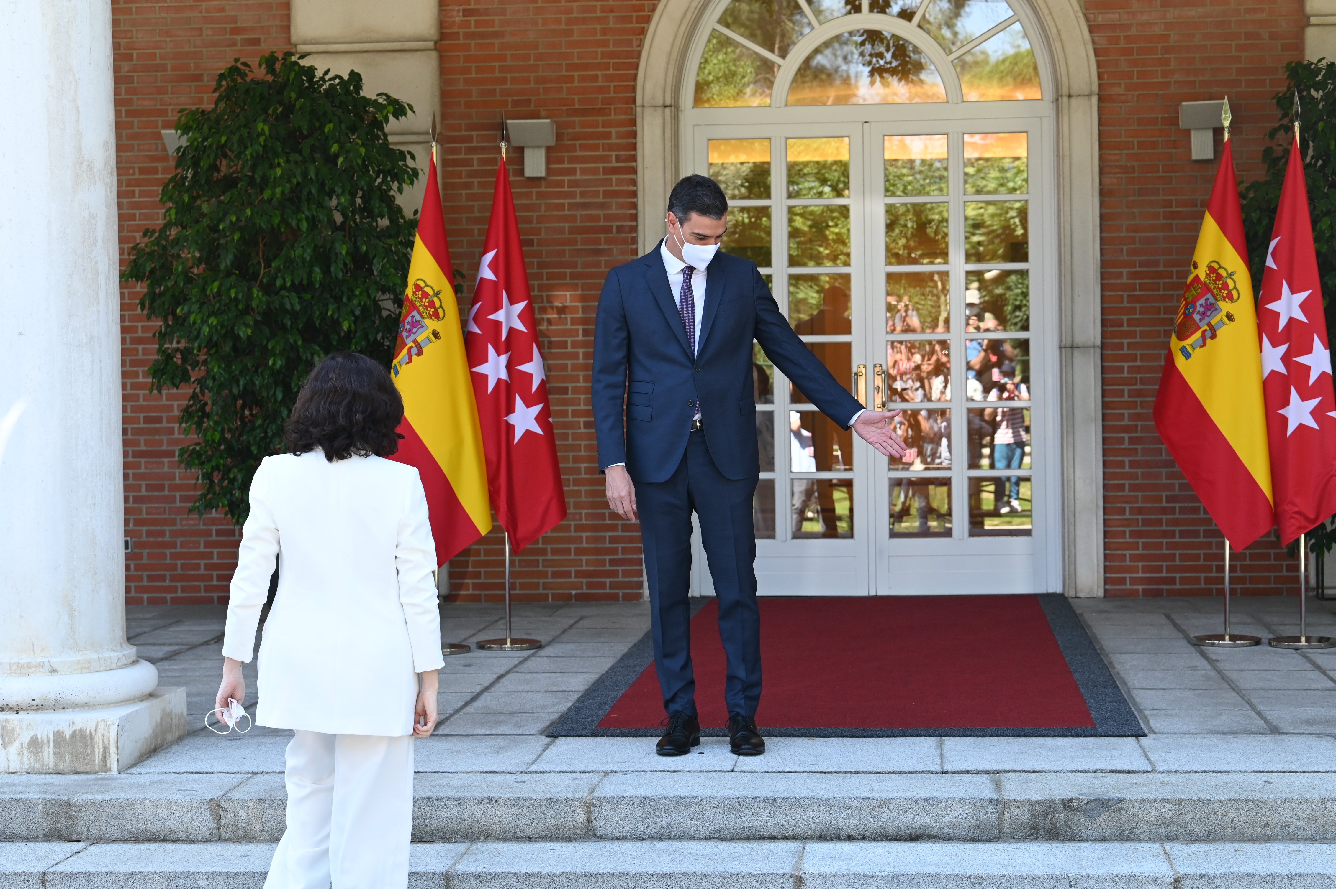 Ayuso, desde Moncloa: "España está secuestrada por minorías que la odian"