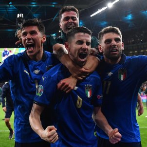 ¿Por qué Italia viste de azul si su bandera es verde, blanca y roja?