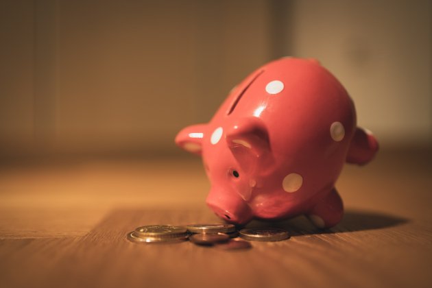 hucha cerdito pensionas - Andre Taissin donde|dónde Unsplash