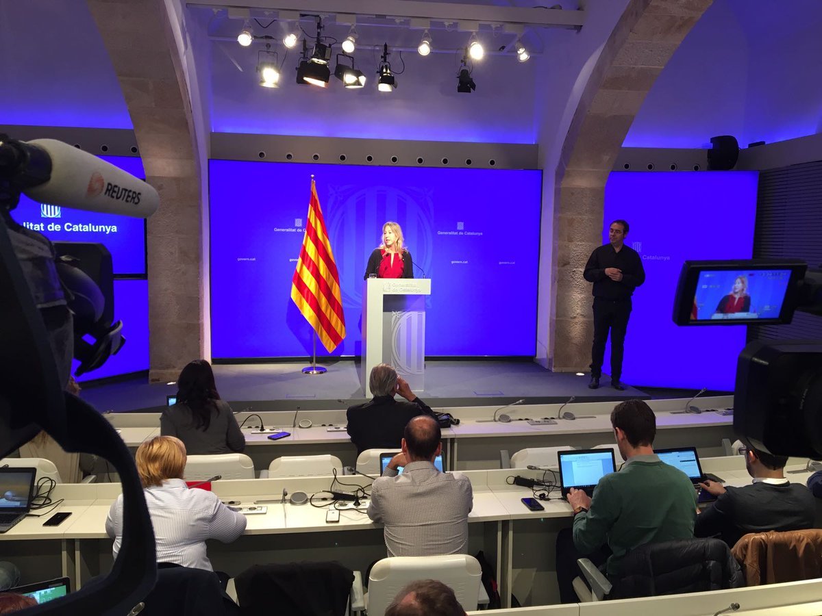 Munté: "Los funcionarios están obligados a cumplir las leyes vigentes en cada momento"