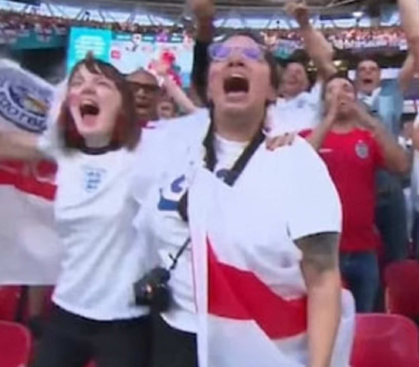 Al carrer: El cap l'enxampa per la tele veient l'Eurocopa a Wembley