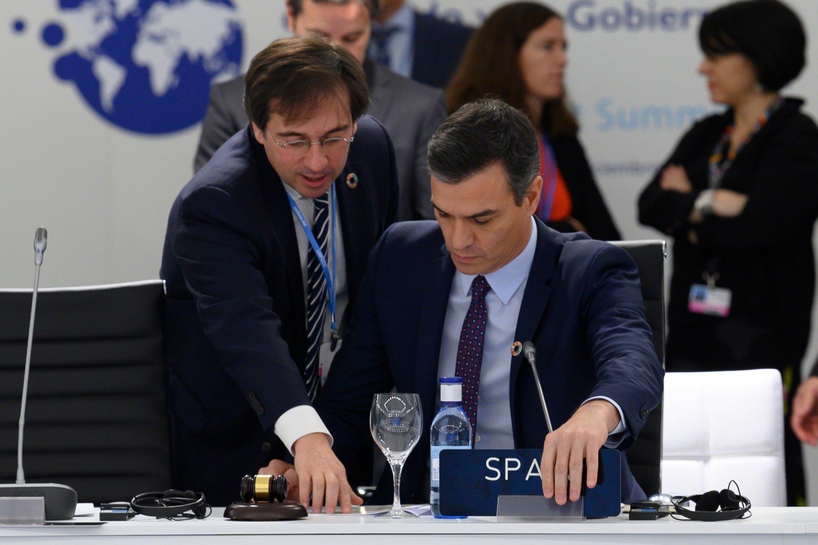 EuropaPress José Manuel Albares asiste en el presidente del Gobierno, Pedro Sánchez, en la cumbre del clima COP25 bares asiste presidente gobierno pedro sanchez