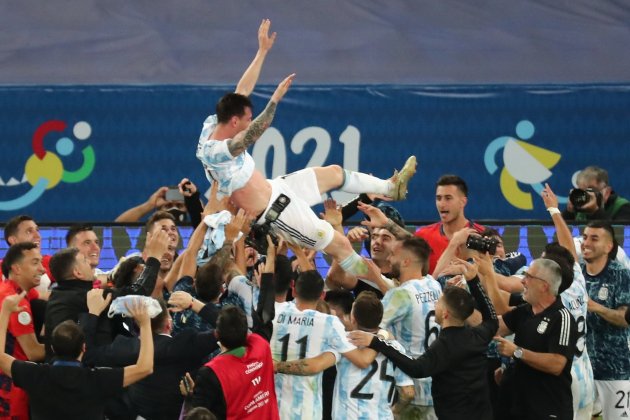 Messi manteo 2 Argentina EFE