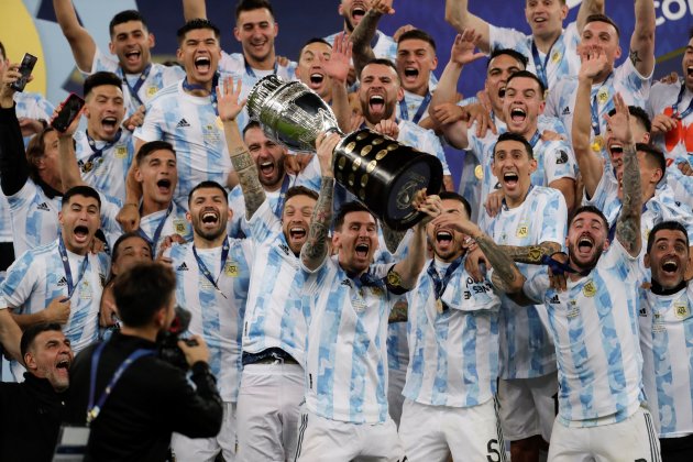 Argentina campeon Copa America Messi trofeo EFE Argentina campeon Copa America Messi trofeo EFE