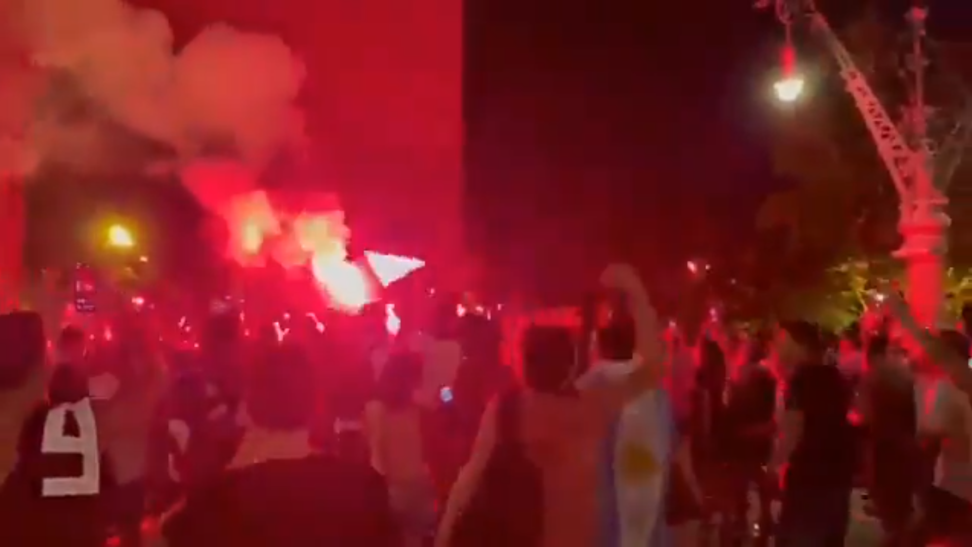 Barcelona enloquece con la victoria de Argentina: Arco de Triunfo era una fiesta