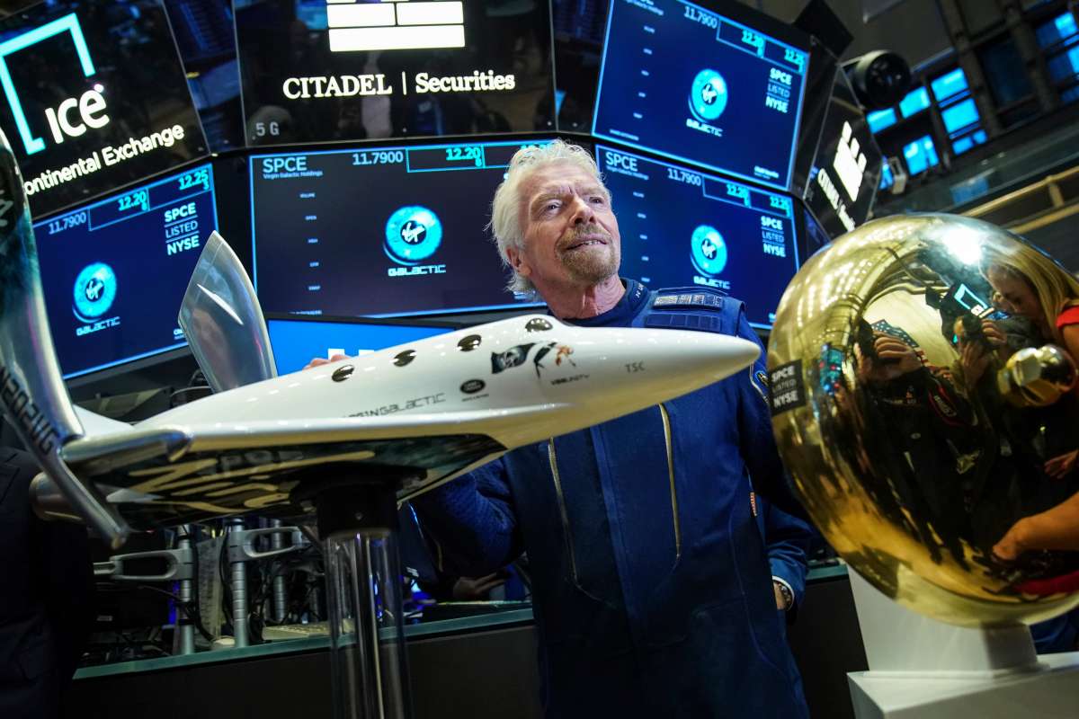 Richard Branson realitza amb èxit el primer vol espacial turístic