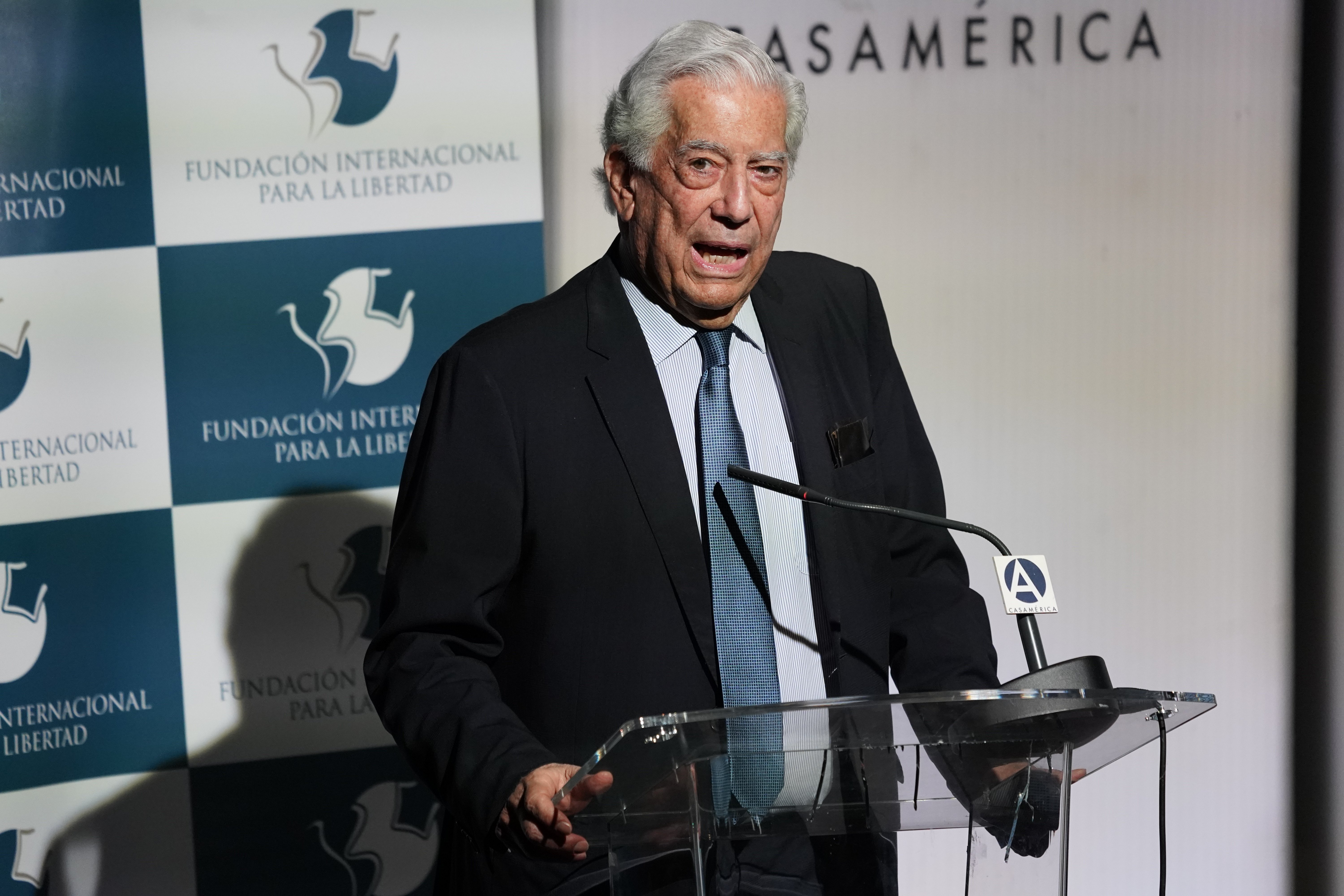 Perú | Vargas Llosa justifica "tot el que es faci" per aturar Castillo