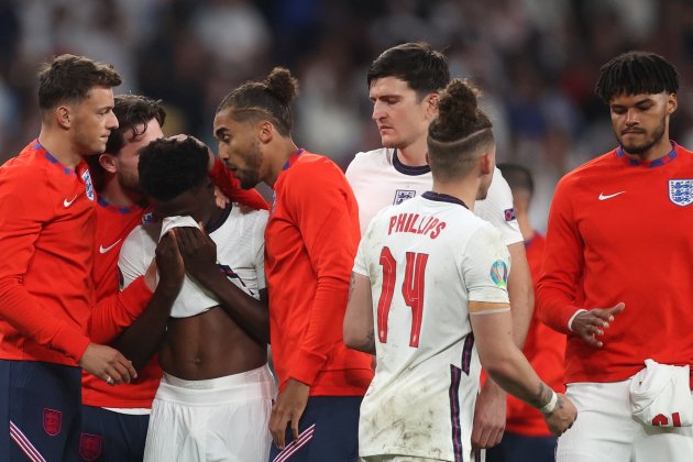 Saka llorando penal fallado final eurocopa inglaterra italia efe