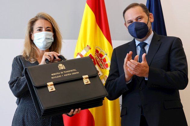 Nueva Ministra de Transporte, Movilidad y Agenda Urbana, Raquel Sánchez y su antecesor, José Luis Ábalos, cambio de cartera EFE Nueva Ministra de Transporte, Movilidad y Agenda Urbana, Raquel Sánchez y su antecesor, José Luis Ábalos, cambio de cartera EFE