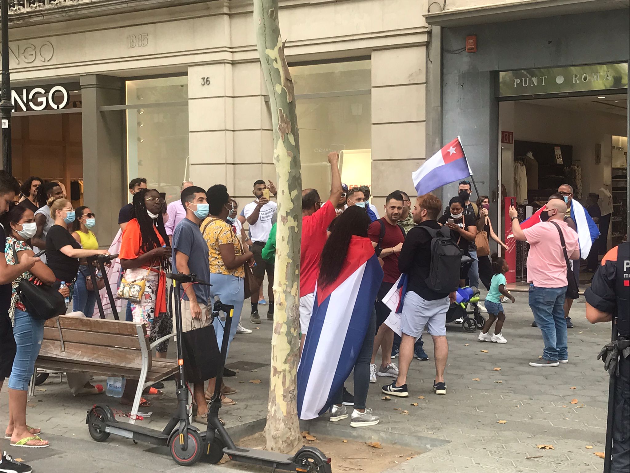 La división y crispación por Cuba llega a Barcelona