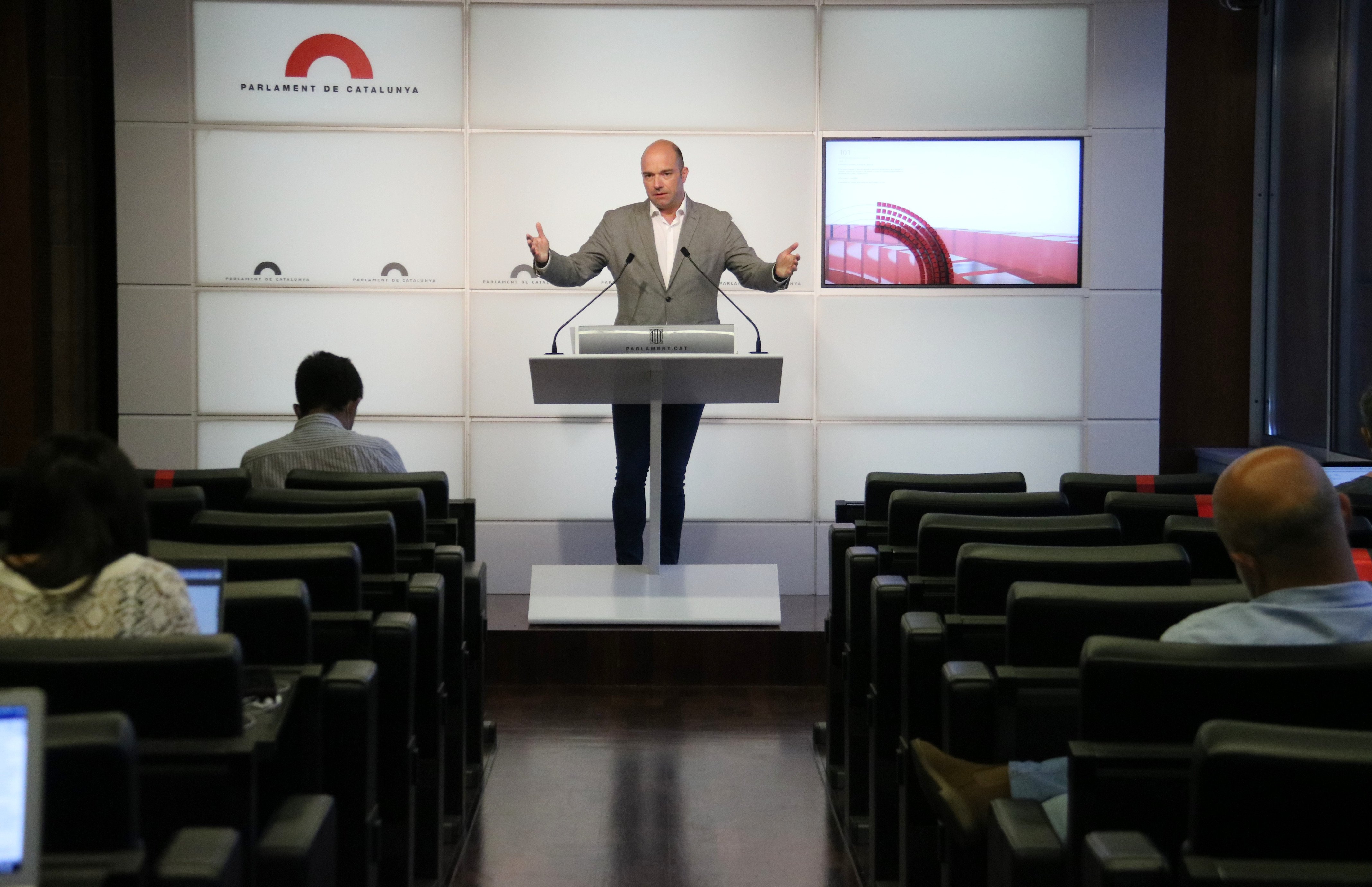 El PSC aprieta a Aragonès con la ampliación del Prat: "Que diga si está a favor" El PSC aprieta a Aragonès con la ampliación del Prat: "Que diga si está a favor"