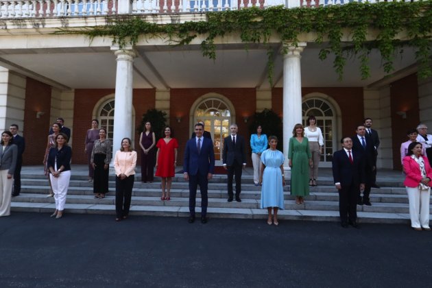 Foto nuevo gobierno Pedro Sánchez tapando en Miquel Iceta 