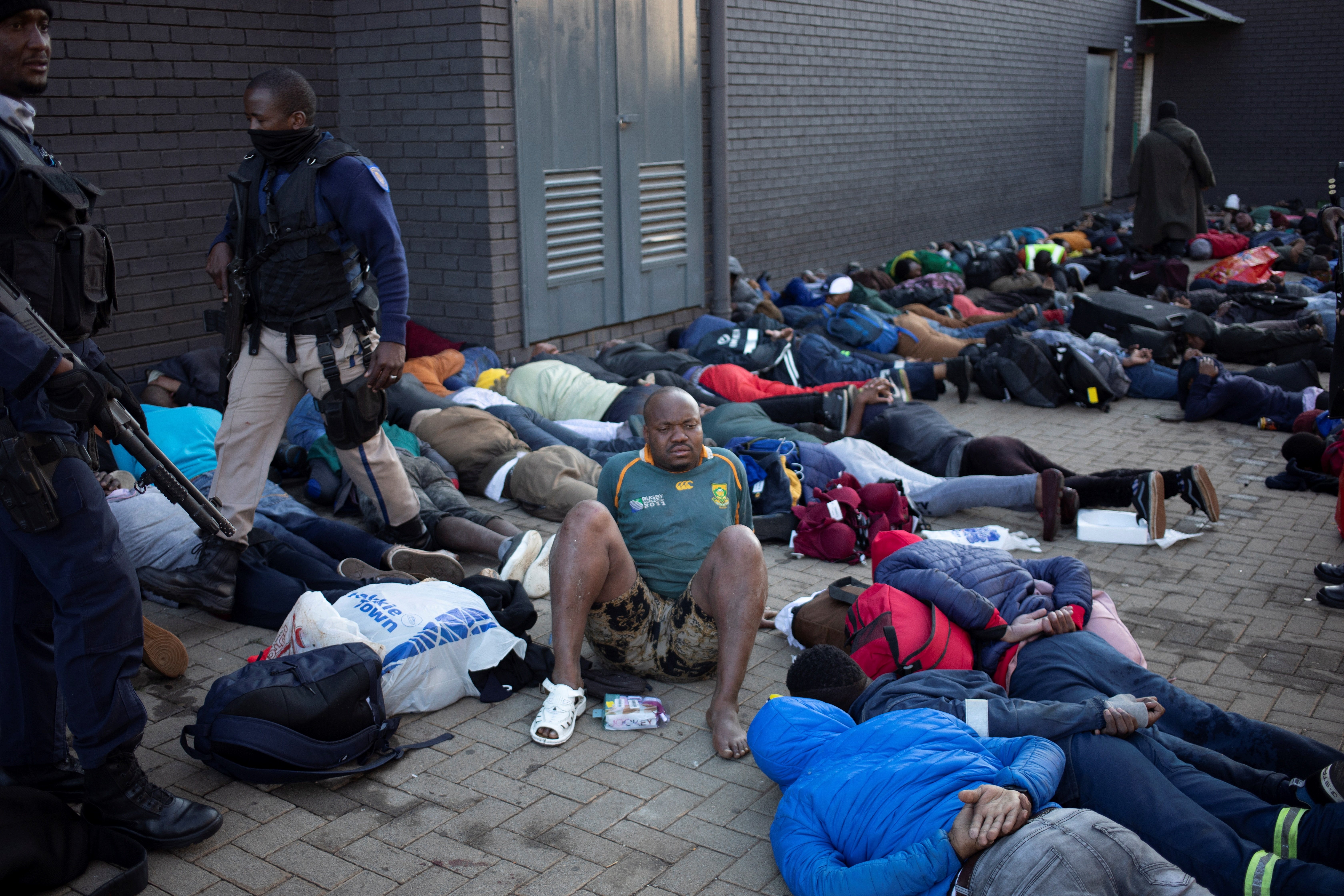 Els aldarulls a Sud-àfrica ja sumen 72 víctimes mortals i un miler de detinguts