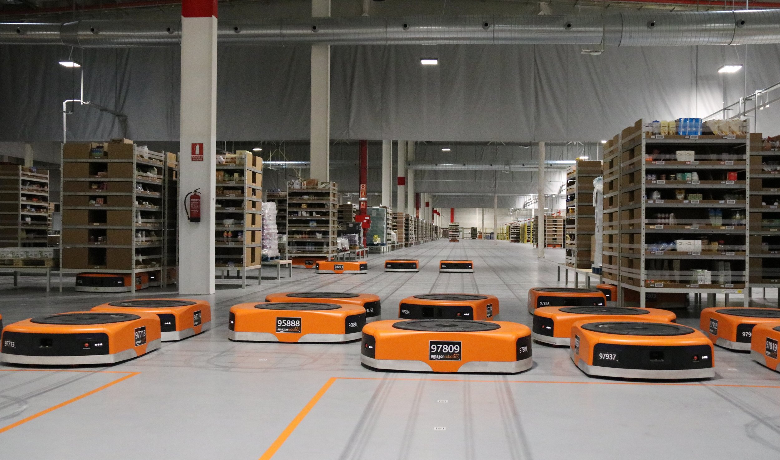 Amazon contrata a 800 trabajadores para implantar robots